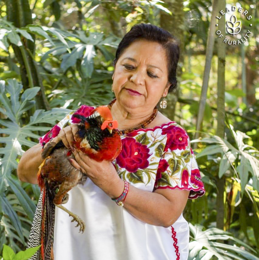 En 1996, Juana y su familia se instalaron en el sur de México. En el municipio de Berriozábal, del estado de Chiapas, instalaron una unidad de manejo para la conservación de la fauna silvestre. Se llama Santa Cecilia y tiene una hectárea y media de superficie, en la que producen de manera sostenible animales nativos y exóticos, como venados, faisanes, pecaríes de collar y pavos reales, con los que apuntan a la recuperación de poblaciones, a la reproducción y a la venta para alimentación.