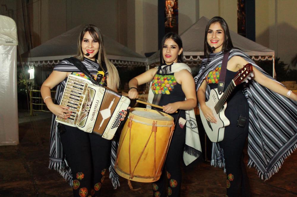 El grupo Oasis de Villarrica ganó en 2019 el premio Poncho de Oro del reconocido festival Poncho Para’i de Piribebuy, en su país.