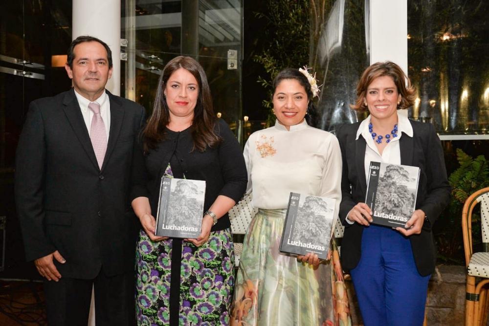 El lanzamiento de "Luchadoras - Mujeres Rurales en el Mundo", en Bogotá, convocó a autoridades de gobierno, representantes de empresas privadas y líderes de gremios agropecuarios de Colombia, además de integrantes de comunidades rurales del país.