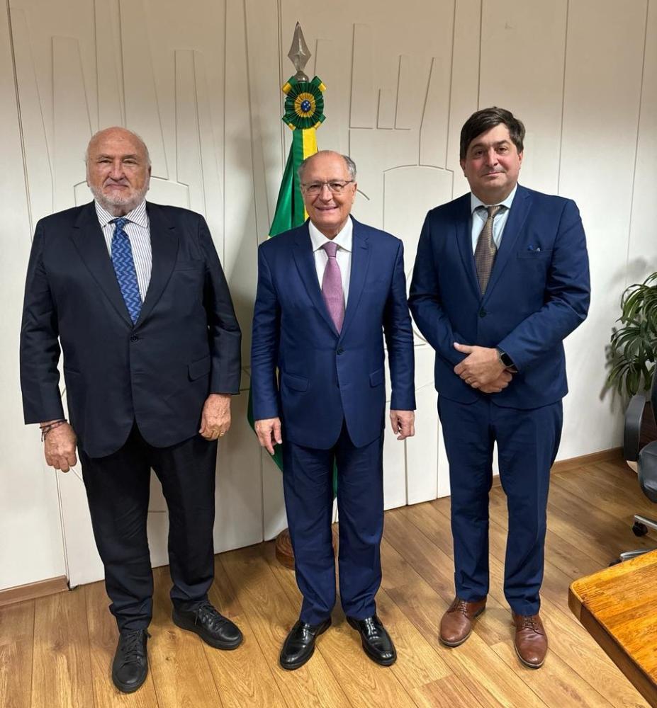 Jorge Werthein, Asesor Especial del Director General del IICA, Geraldo Alckmin, vicepresidente de Brasil, y Gabriel Delgado, Representante del Instituto en ese país.